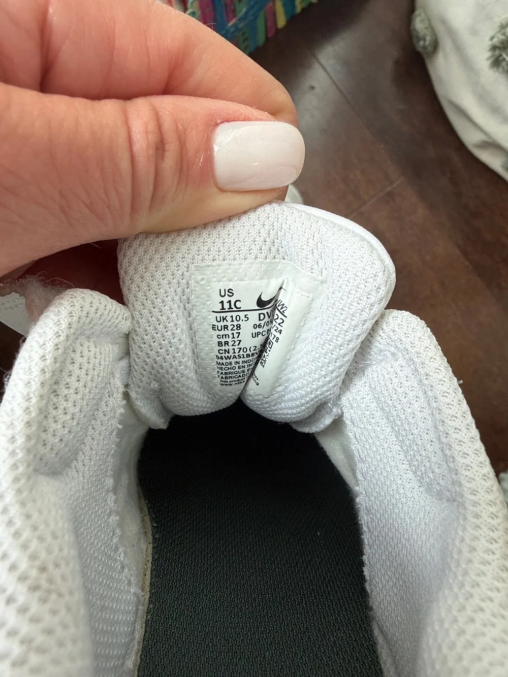 Nike White and Dark Green Kids Low-Top Sneakers - Picture 7 of 7